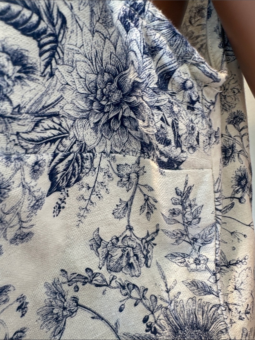 Sleeveless White & Blue Floral Button-Front Casual Dress - Picture 4 of 9